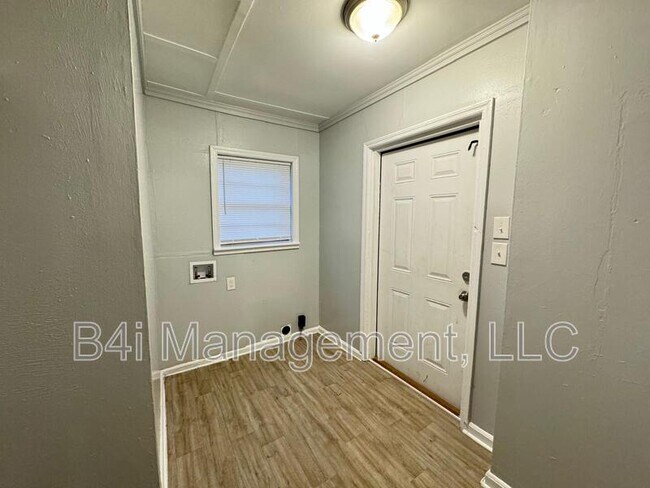 Building Photo - 104 G Cir