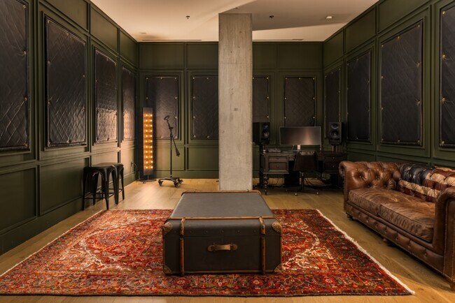 Foto del edificio - The Place at Fifth + Broadway