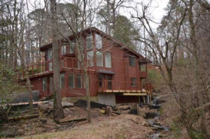 Primary Photo - 121 Lakeshore Dr