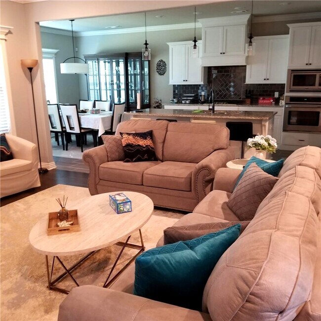 Foto del edificio - 5810 W Cane Hill Dr