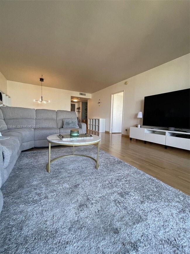 Building Photo - 2500 Parkview Dr