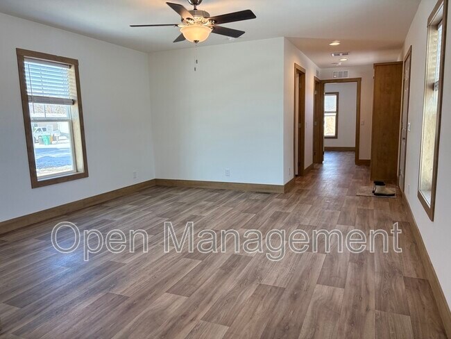 Foto del edificio - 825 1st Ave E