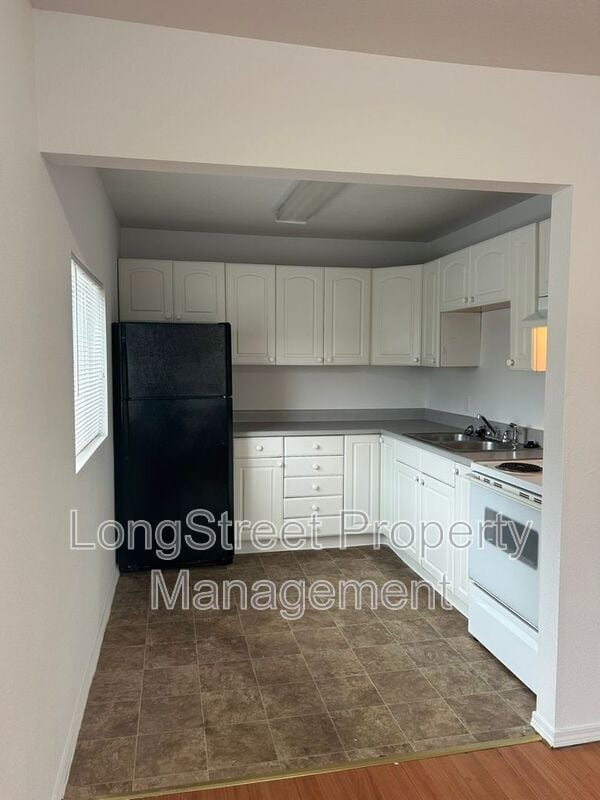 Building Photo - 4553 NE 105th Ave