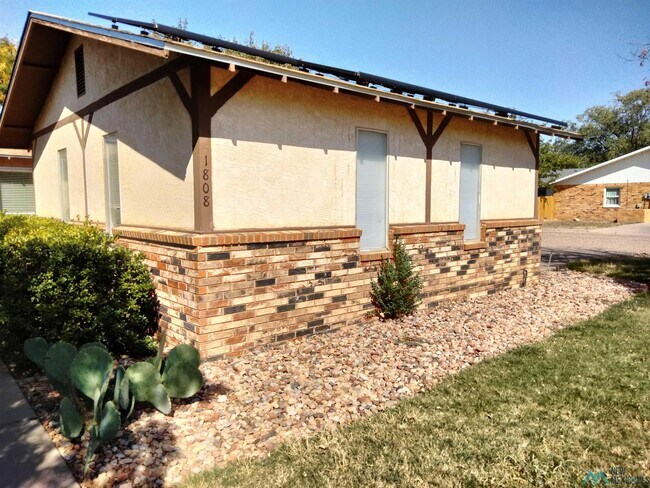 Building Photo - 1808 Arcineiga Dr