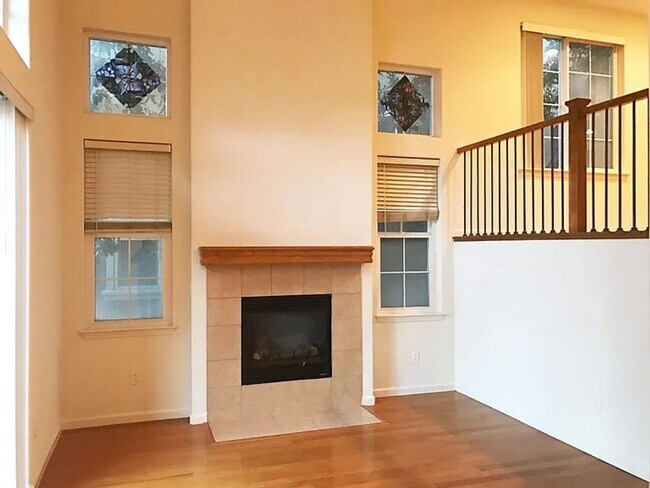 Foto del edificio - PEACEFUL & CONVENIENT TOWNHOME INCLUDES TW...