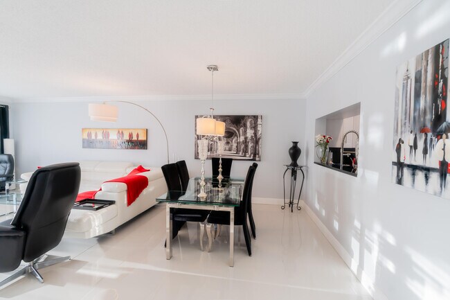 Foto del edificio - 5757 Fairway Park Ct