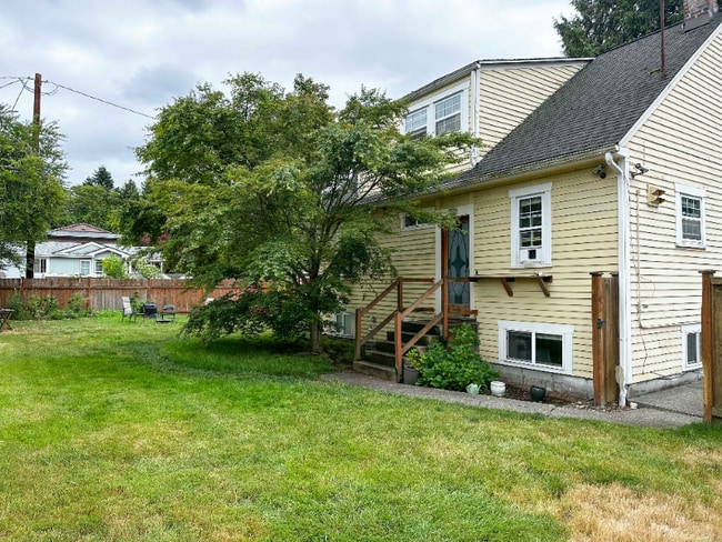 Building Photo - 822 SW 124th St