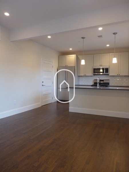 Building Photo - 45 Thorndike St