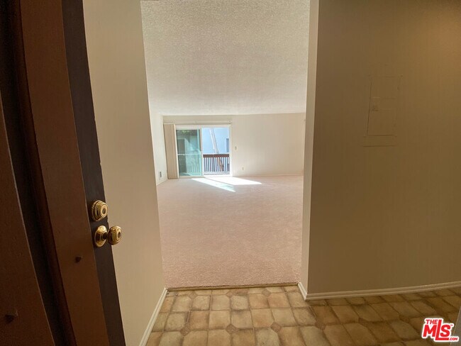 Foto del edificio - 5650 N Sumner Way