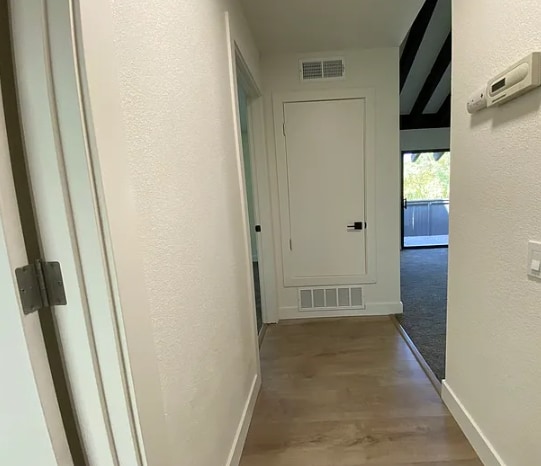 Building Photo - Charming 1bd/1ba Condo in Woodside HOA