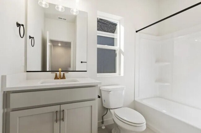 Foto del edificio - Beautiful 3 Bed 2.5 Bath in Highland!!