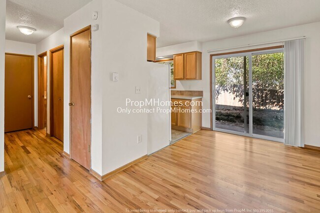 Building Photo - Urban Oasis in Mt. Tabor: Sunlit One-Bedroom End Unit!