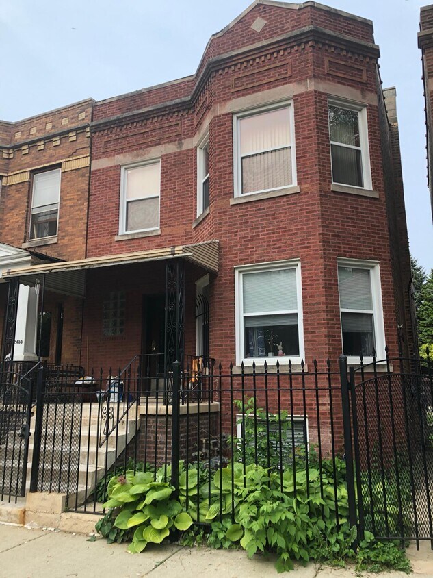 Primary Photo - 2451 N Maplewood Ave