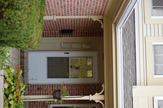 Building Photo - 2352 County Farm Ln