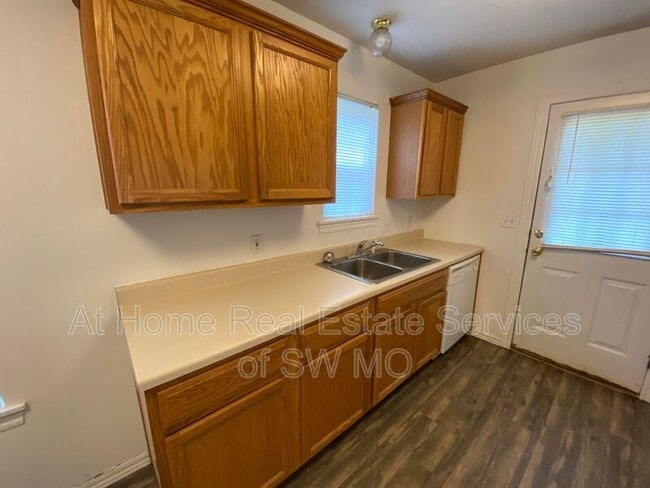 Building Photo - 3037 N Fremont Ave