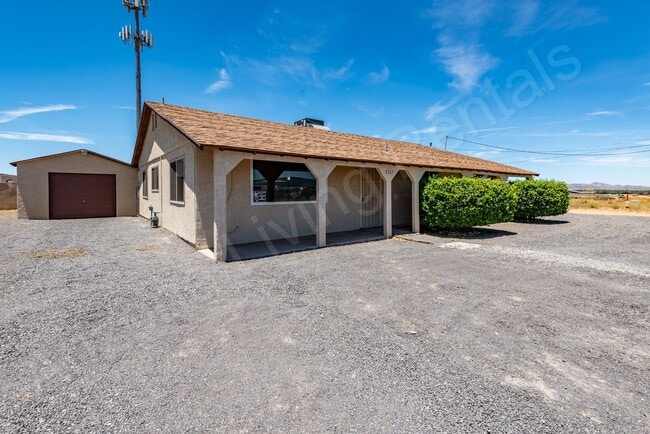 Foto del edificio - 3 BEDROOM HOME WITH LARGE YARD