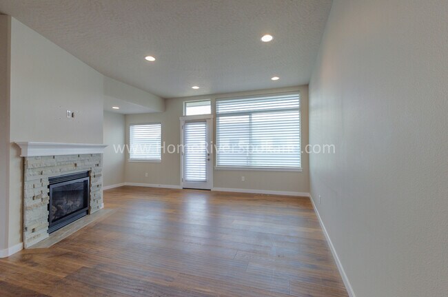 Foto del edificio - 2365 W Summit Pkwy