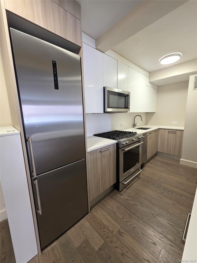 Building Photo - 107-40 Queens Blvd