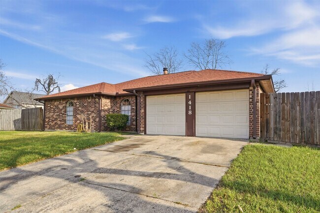 Foto del edificio - 1418 Crawley Ct