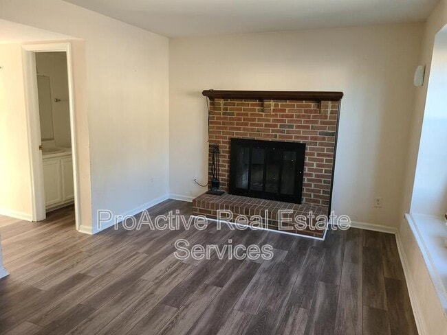 Building Photo - 4016 Reese Dr S