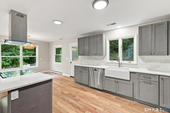 Foto del edificio - 115 Forty Acre Mountain Rd