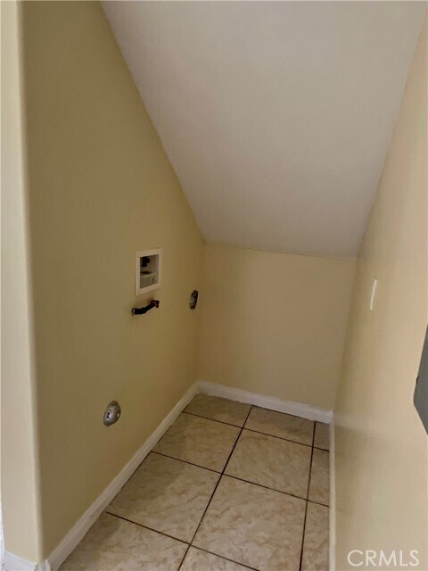 Building Photo - 1071 W 112th St