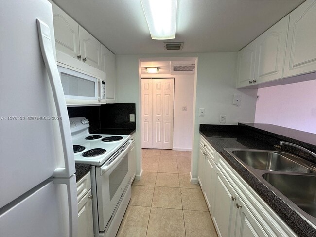 Building Photo - 8160 Geneva Ct