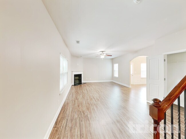 Foto del edificio - 120 Leland Ln