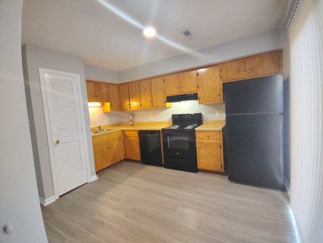 Foto del edificio - 74 Ferguson Dr