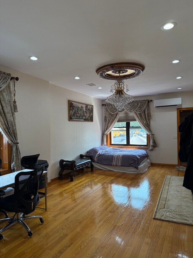 Foto del edificio - 1600 E 51st St