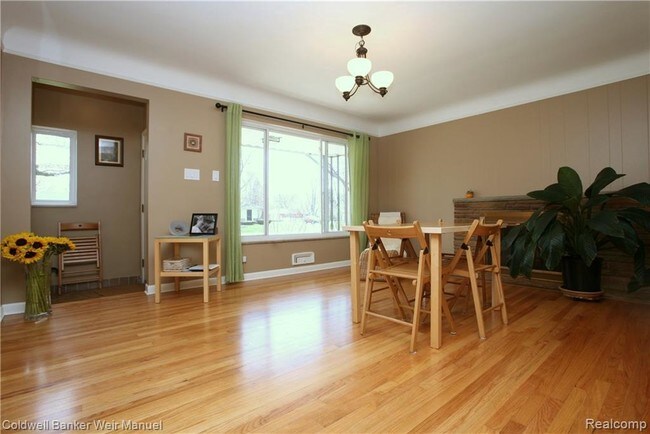 Foto del edificio - 16982 Dunblaine Ave