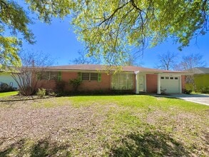 Building Photo - 5195 Oriole Dr