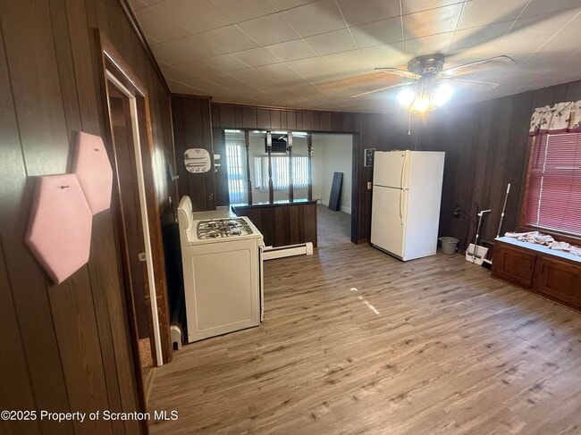 Building Photo - 420 Genet St