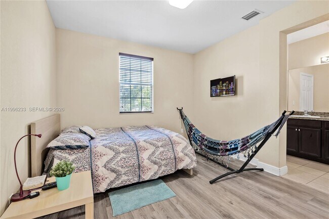 Foto del edificio - 14749 SW 9th St