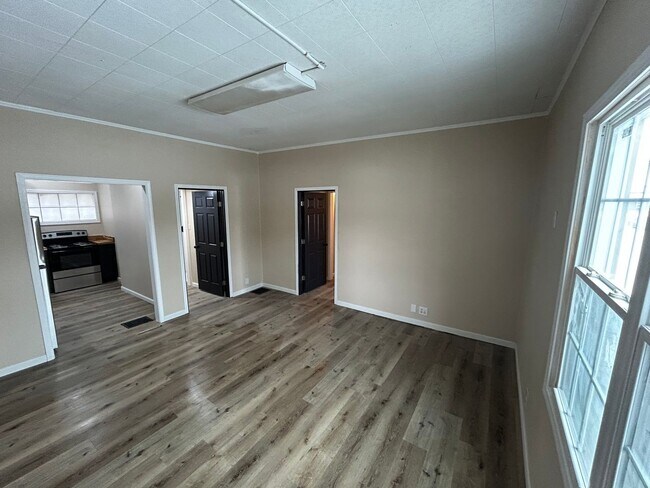 Foto del edificio - 316-318 W. Adams St.