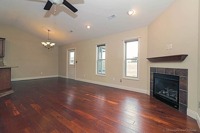 Building Photo - Duplex in Jackson