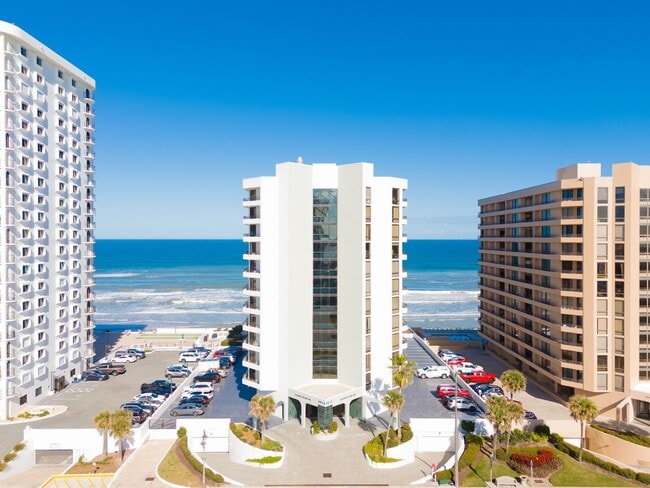 Building Photo - Coastal Living meets convenience in the He...