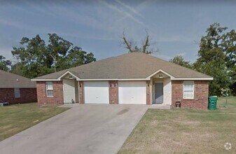 Building Photo - 207-209 Graystone Cir