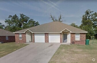 Building Photo - 207-209 Graystone Cir