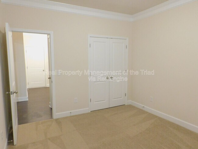 Foto del edificio - 1427 Sawyer Ave