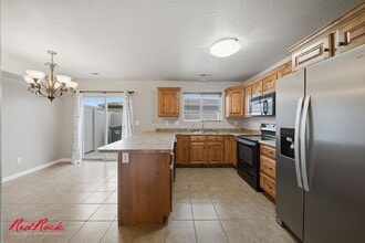 Building Photo - 2422 S River Rd
