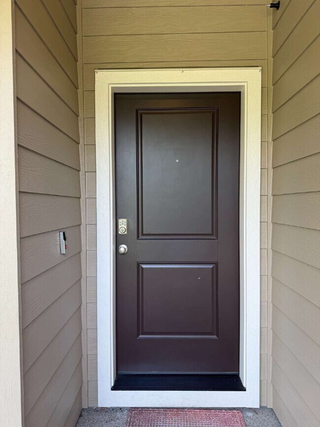 Foto del edificio - 3 Bedroom / 2.5 Bathroom Townhome - Near Bethany & PCC