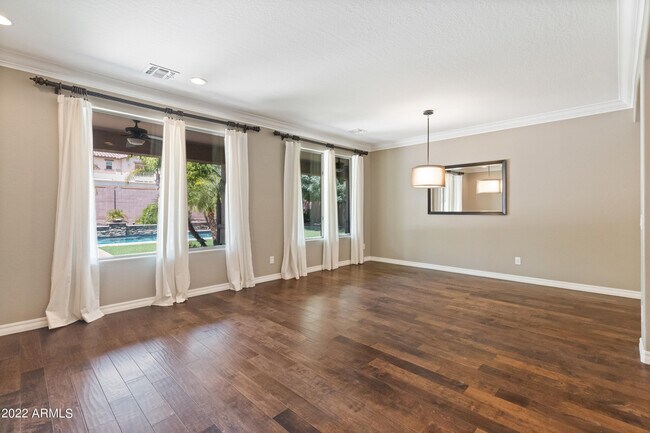 Building Photo - 112 Crescent Way