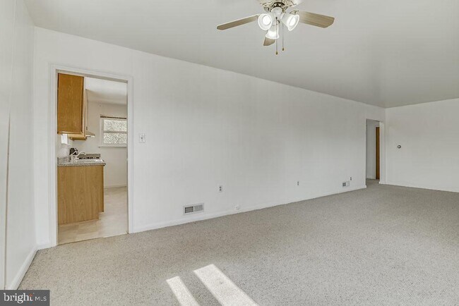 Building Photo - 854 N Greenbrier St
