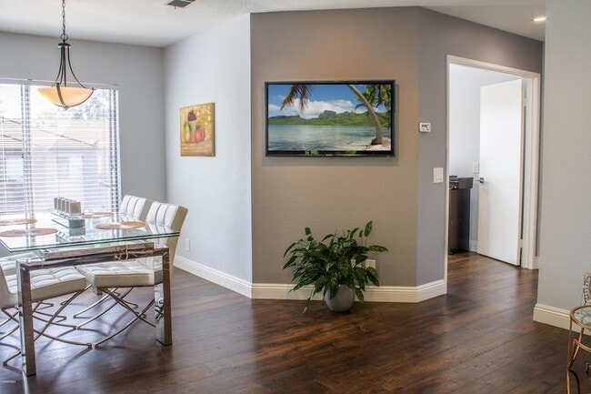 Building Photo - 522 Via Colinas