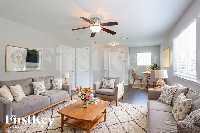 Foto del edificio - 1523 Nichole Woods Dr