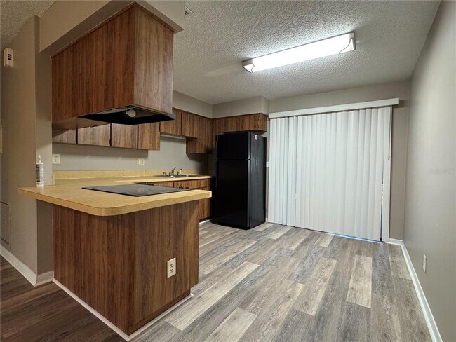 Building Photo - 5619 Peach Ave
