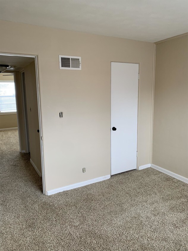 Primary Photo - 1036 W 41st Pl