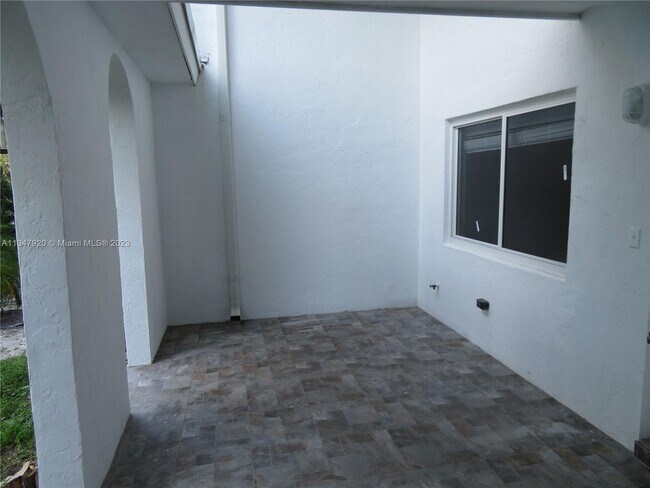 Building Photo - 1957 Sans Souci Blvd