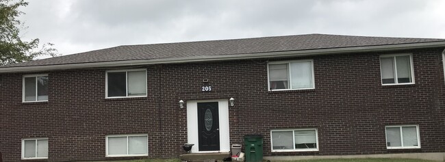 Building Photo - 205 Shari Dr